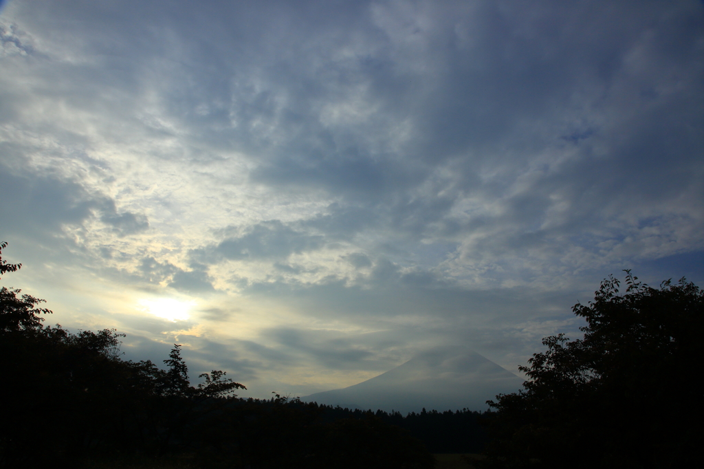 雲の狭間