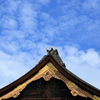 空に浮かぶ屋根