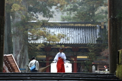 神社の朝