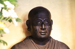 善福寺　伝了源坐像