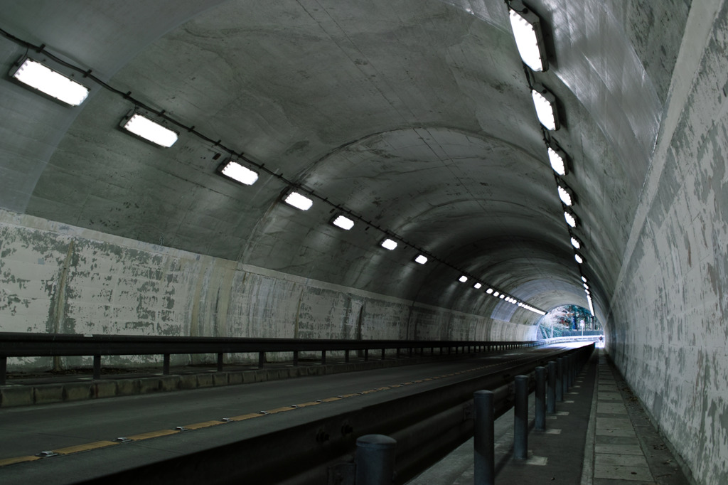 トンネル