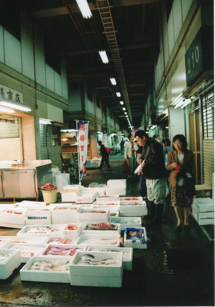 市場の朝