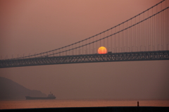 橋に沈む夕日