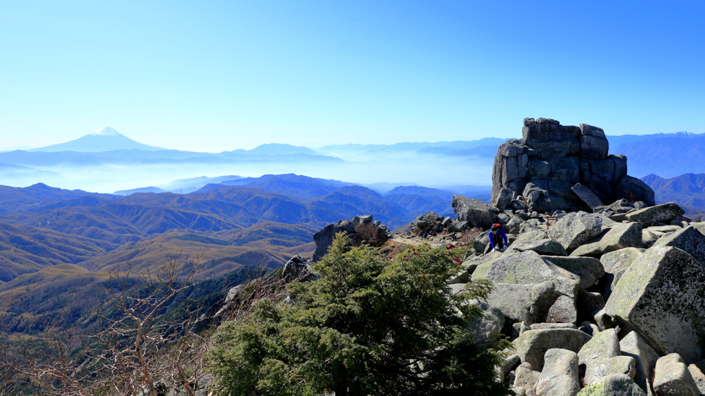 晩秋の金峰山より