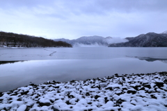 名残雪の朝