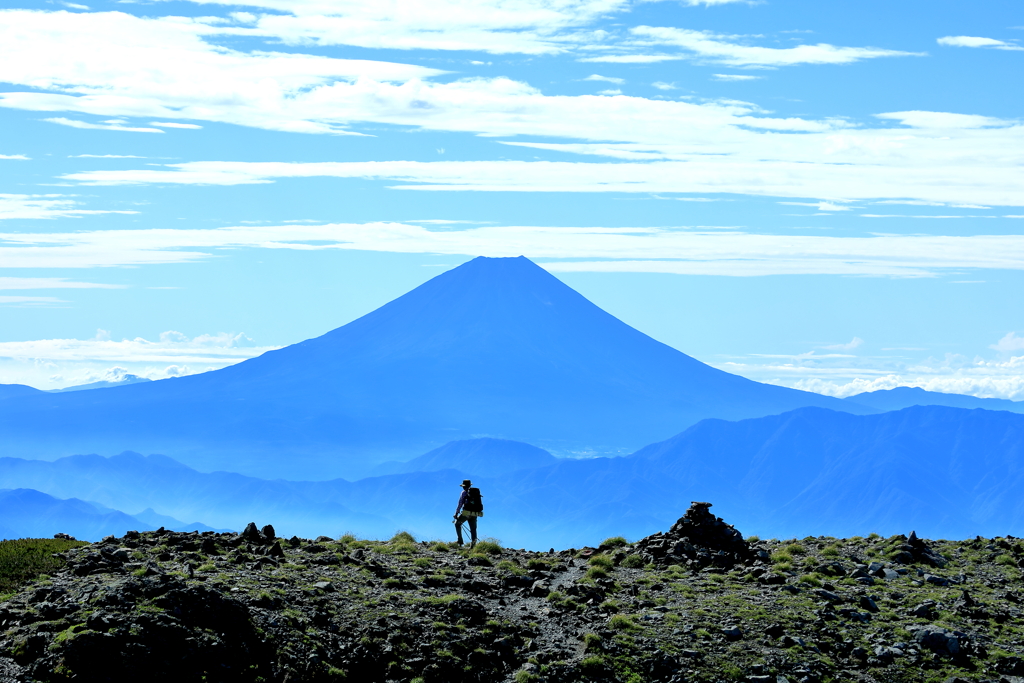 この先の山に