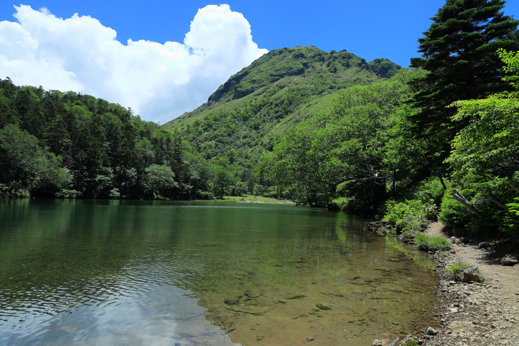 日光白根山　盛夏の空