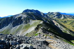 立山へ続く道