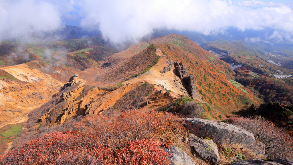 装う尾根 