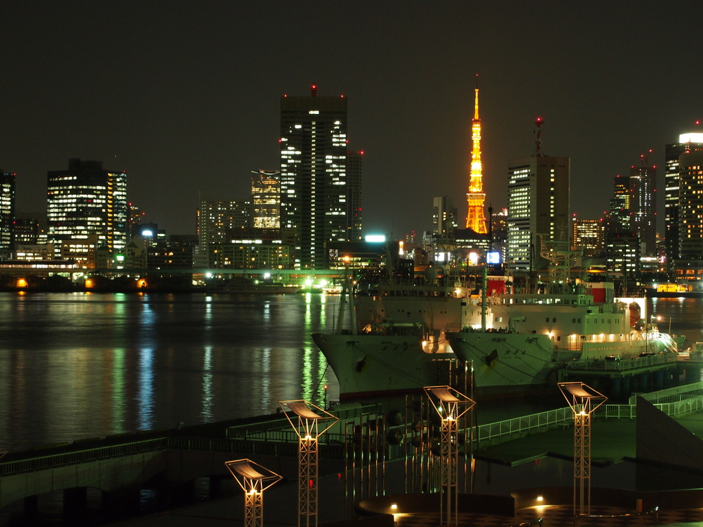 東京タワーと海保の船！