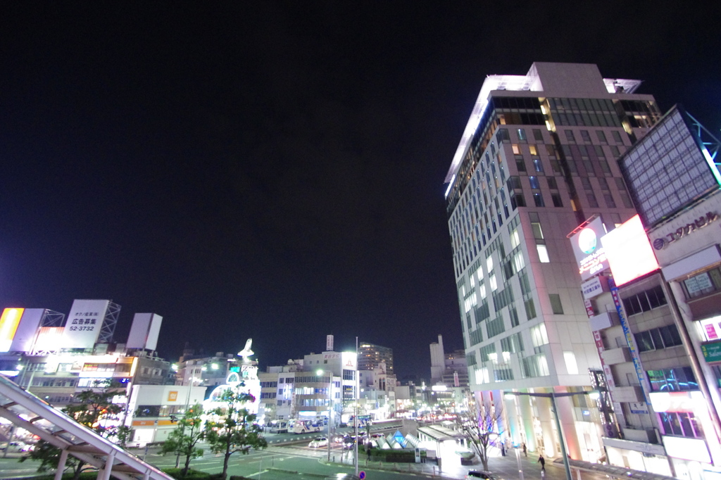 夜の駅前