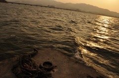 荒波の琵琶湖