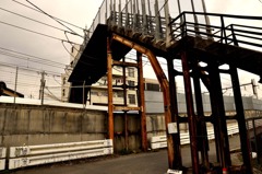 くたびれた高架