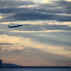 明石海峡大橋と飛行機