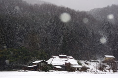 里の雪景色