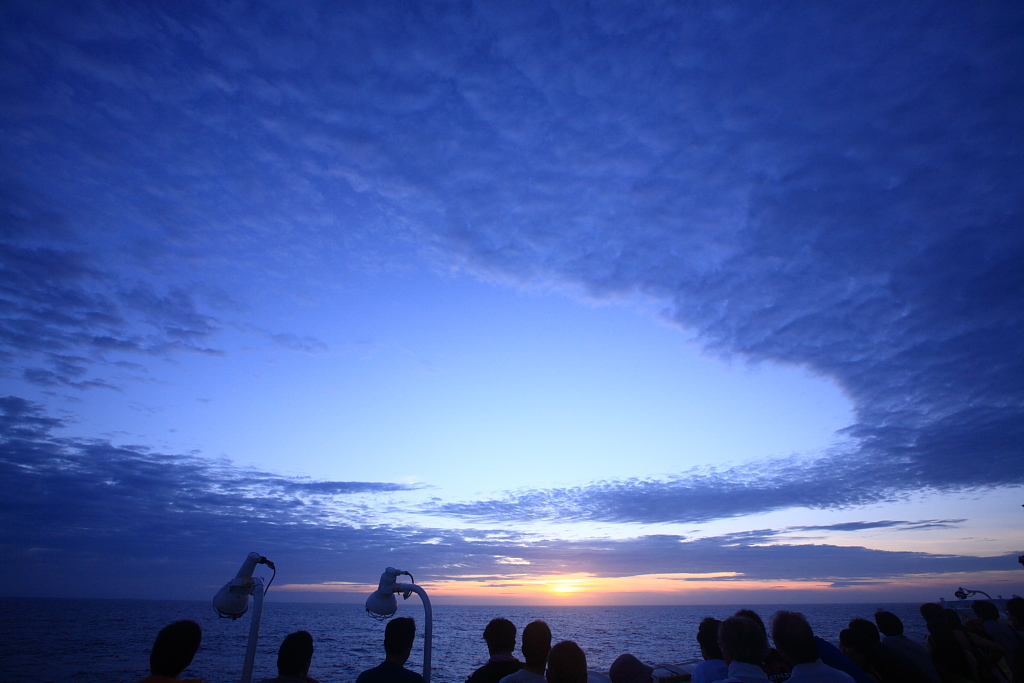 洋上の夕暮れ