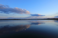 夕暮れの湖畔
