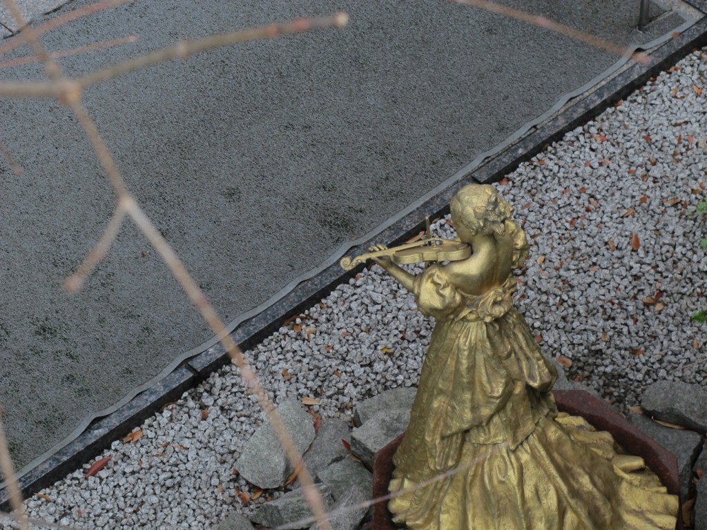 午後の街　バイオリン弾き