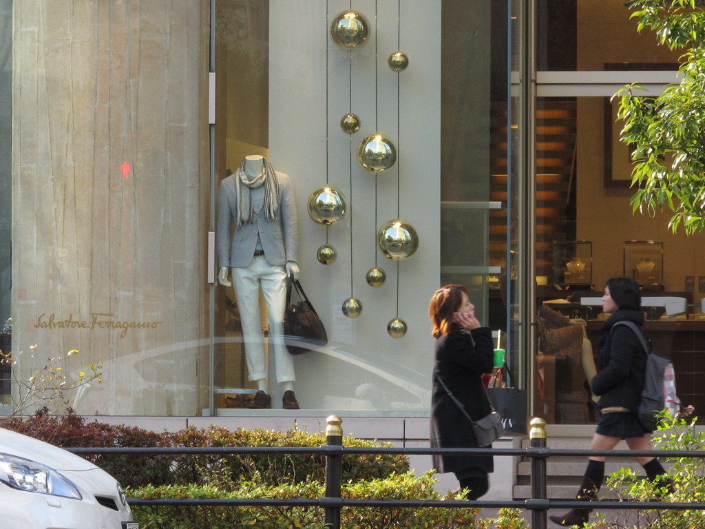 午後の街　すれちがい