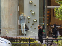 午後の街　すれちがい