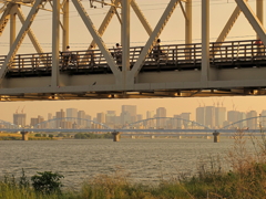 夕暮れに染まる街