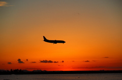 夕焼けと飛行機