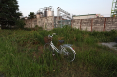 工場と自転車