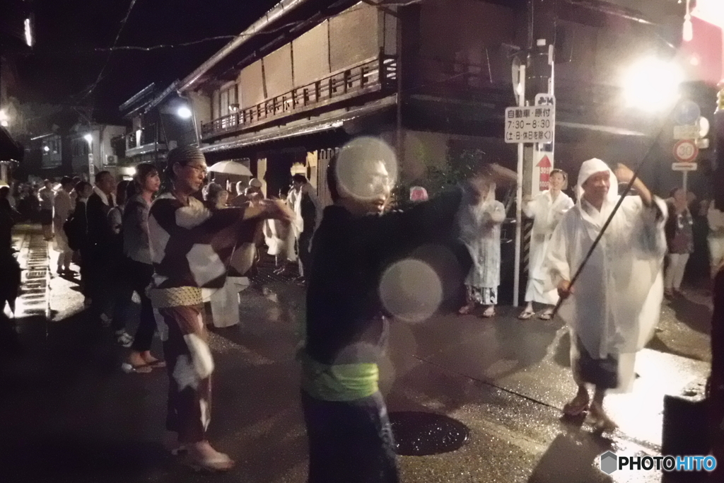 雨の郡上踊り