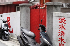 台湾・淡水の街角で