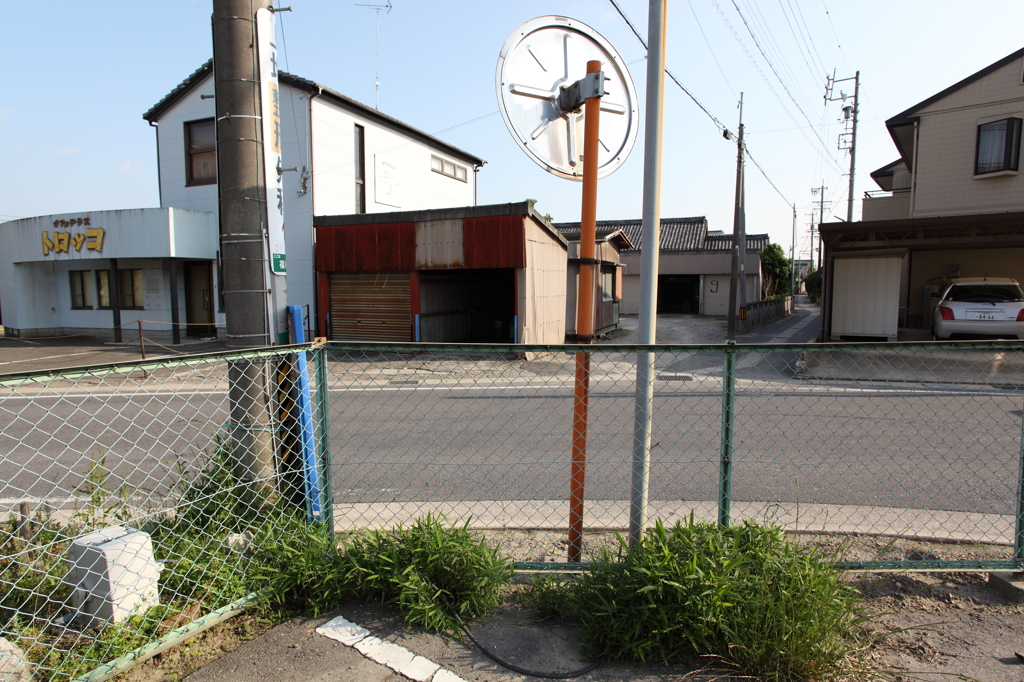 カーブミラーのある風景