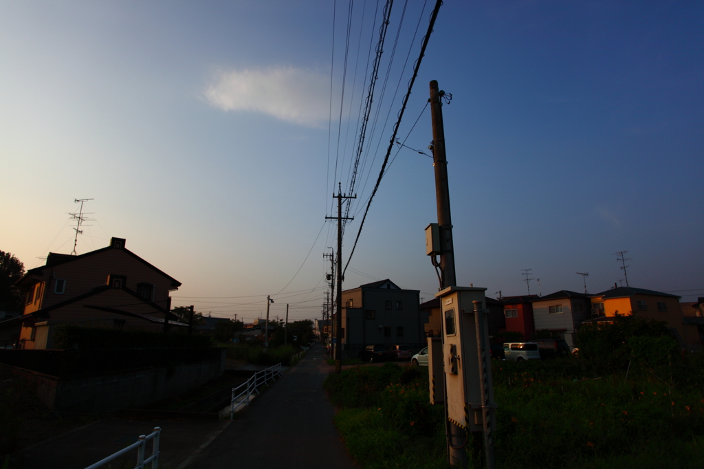 早朝の町