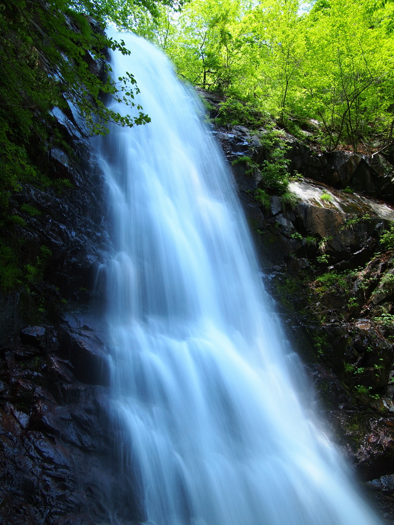 落ちる水