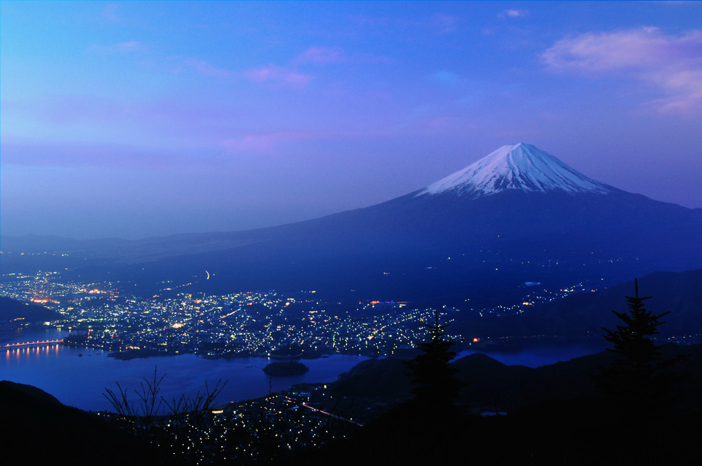 富士の夜明け