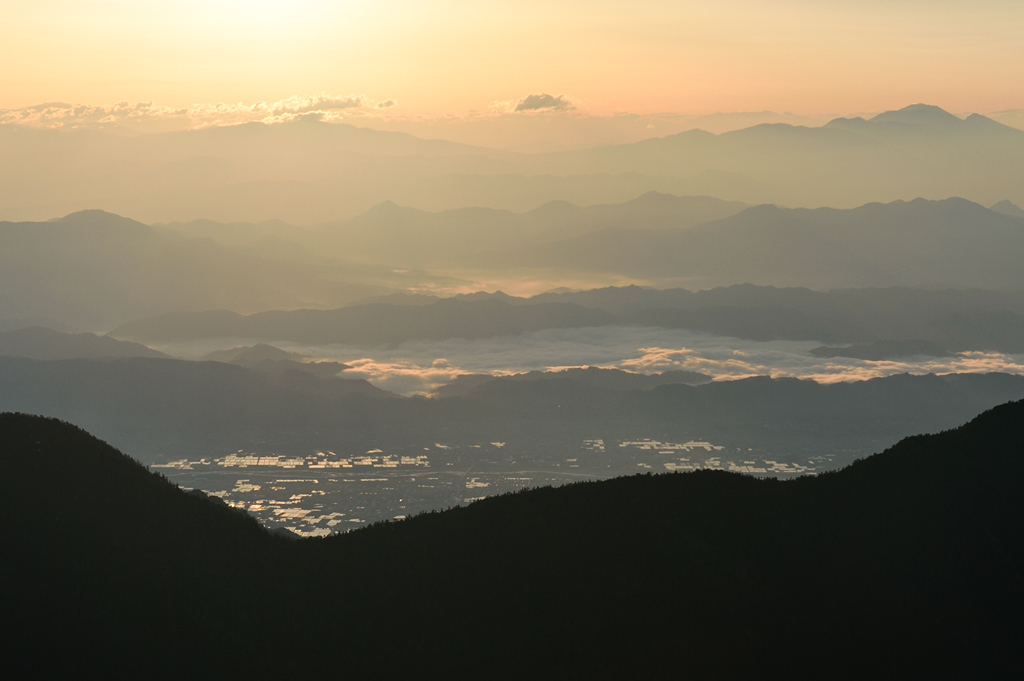 連なる山並み