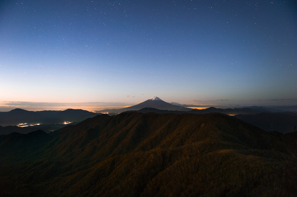 晩秋の夜明け