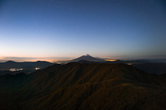 晩秋の夜明け
