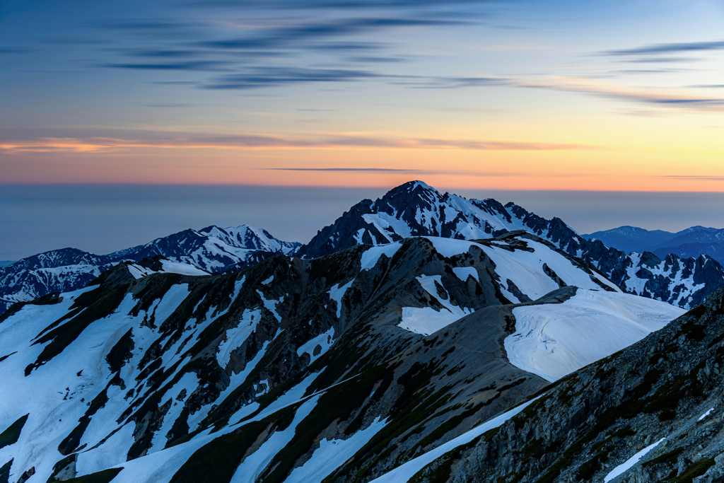 立山の夜明け