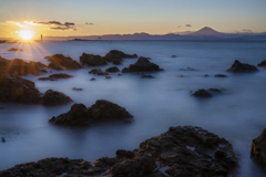 夕照の浜辺