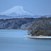 雪化粧の湖