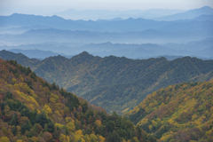 重なる山並み