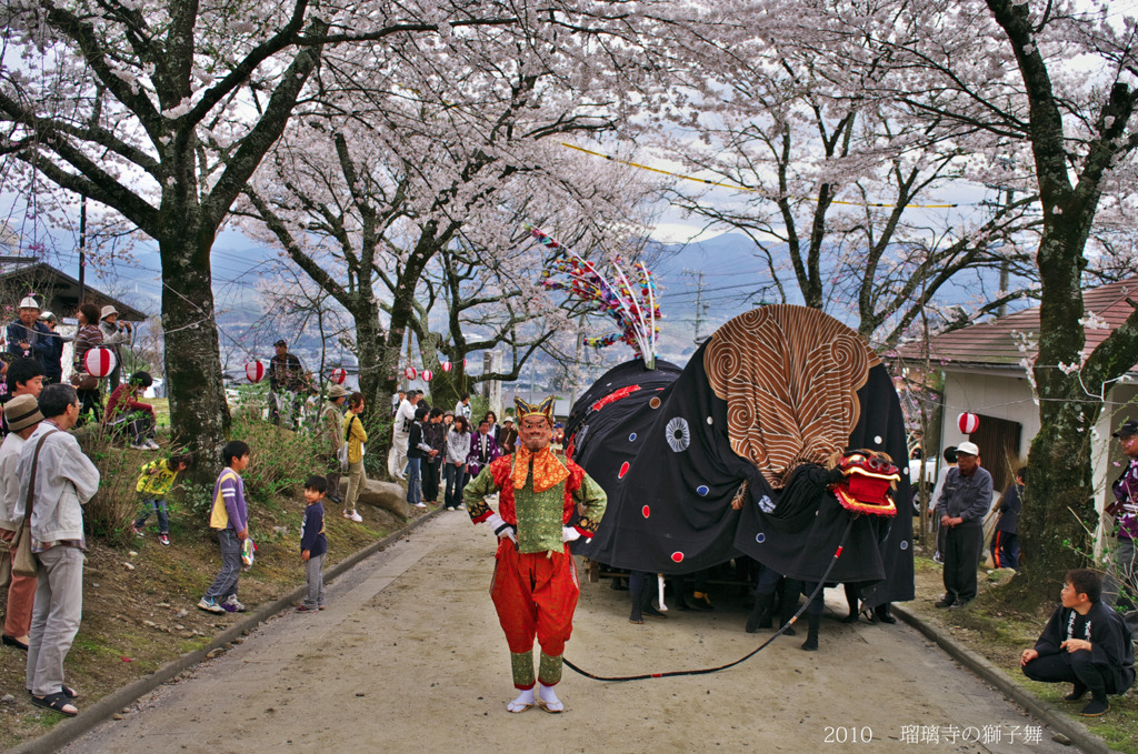 瑠璃寺の獅子舞