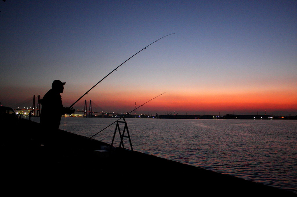 藤前干潟より名港トリトンを望む