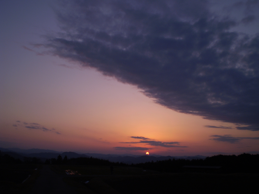 夕陽 vs 暗雲