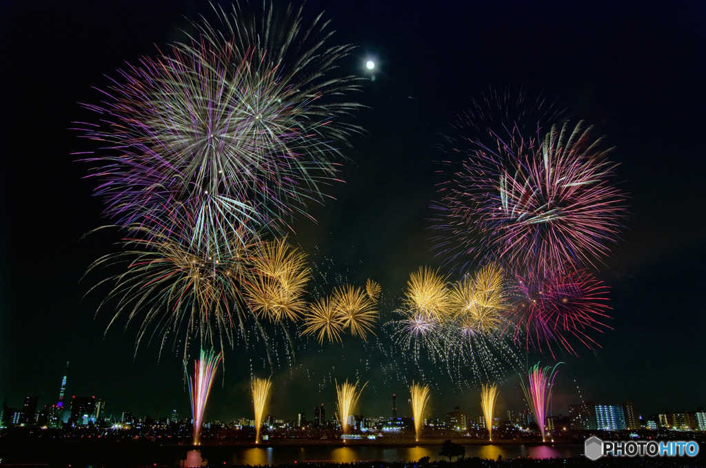 足立の花火 2018 　その4　（月まで届け）