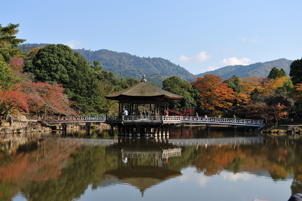 秋の浮見堂