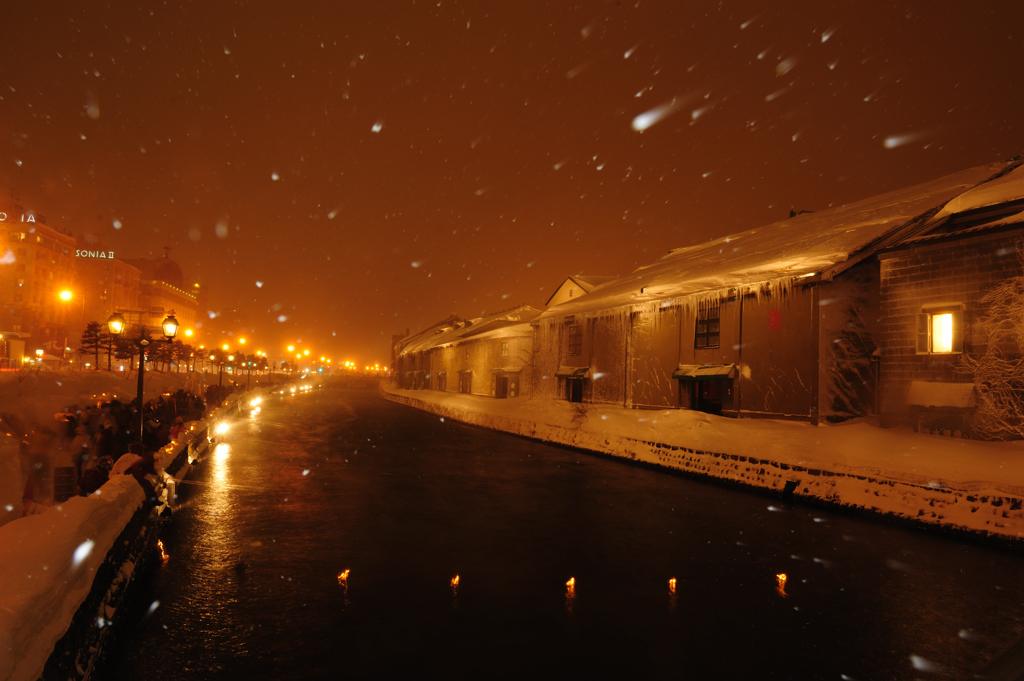 吹雪の運河で