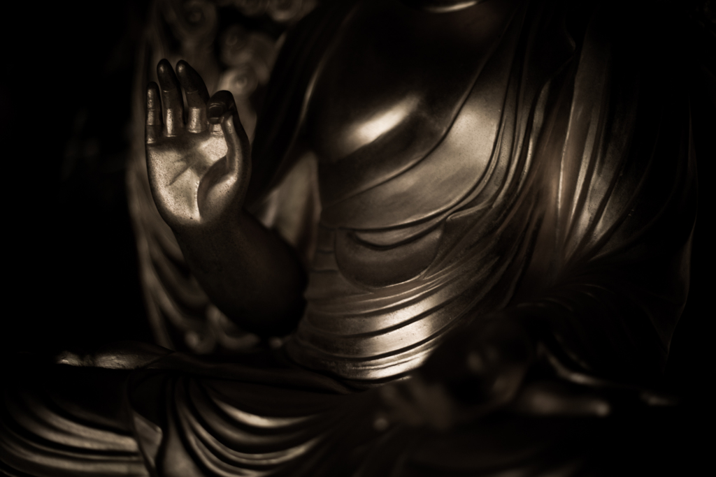 ガンメタリック仏像