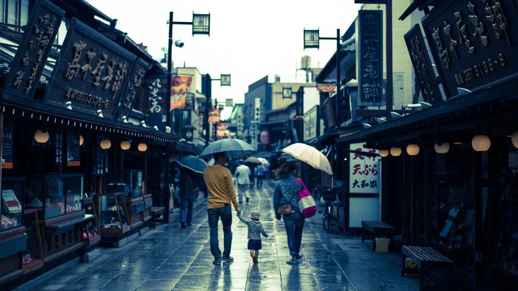 雨の帝釈天参道