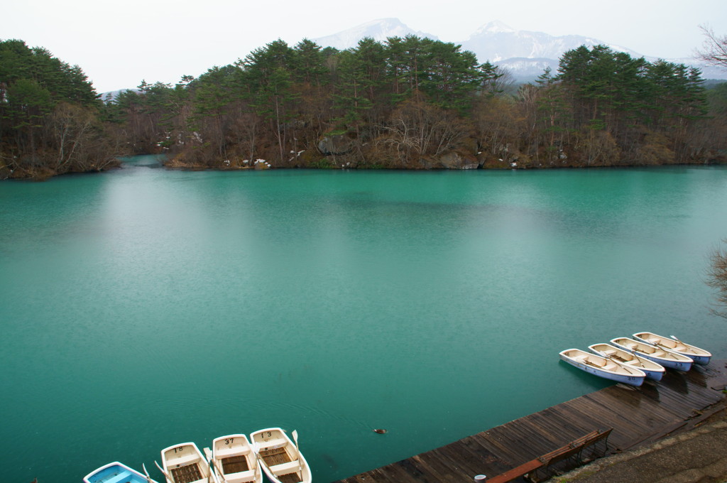 雨の毘沙門沼