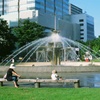 夏の大通り公園、午後の休息